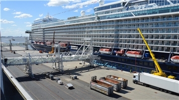Ein Schiff an der Kaje