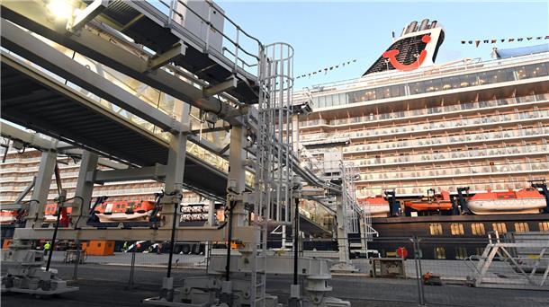 Die "Mein Schiff 3" macht den Anfang. Am Mittwoch hat der erste Kreuzfahrer an d...