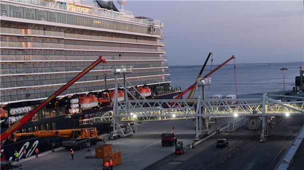Die "Mein Schiff 3" macht den Anfang. Am Mittwoch hat der erste Kreuzfahrer an d...