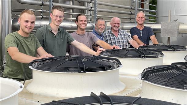 Die Menschen hinter der Bioenergie Clüversborstel: Malte Mahnke (von links), Henrik Hüsing, Lennart Cordes, Eckhard Mahnke, Gerd Hüsing und Herbert Cordes.