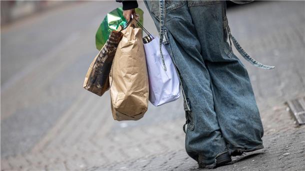 Verbraucher zurückhaltend: Angst vor Jobverlust wächst Die Menschen in Deutschland scheuen zurzeit eher größere Anschaffungen, weil sie sich Sorgen um ihren Job machen. (Symbolbild)