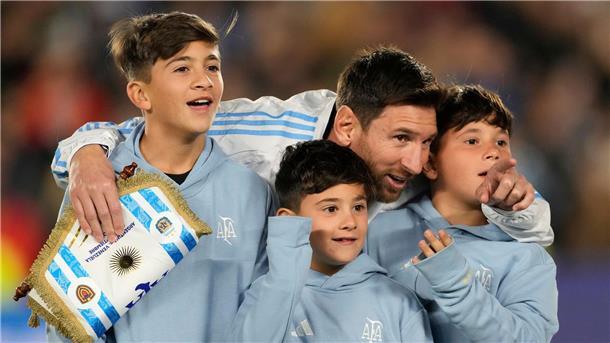 Messi gibt keine WM-Garantie ab: „Wir werden sehen“ Die Messi-Familie war auch da.