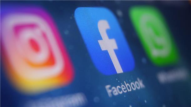 Die Meta-Apps Facebook und Instagram auf einem Smartphone.