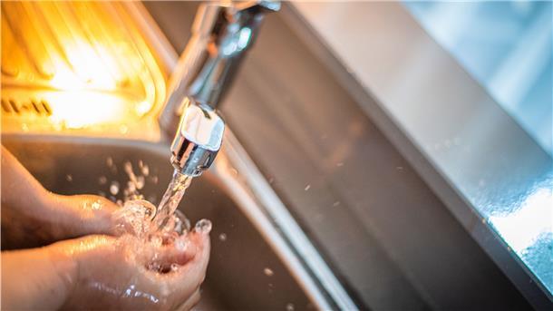 Die Mieter der Lloydstraße 12 müssen in diesem Monat nicht auf Wasser verzichten. Aber für andere droht nach wie vor eine Wassersperre ab Oktober.