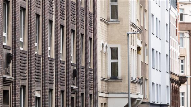 Die Mietpreisbremse soll Mieter in 57 niedersächsischen Kommunen bis 2029 entlasten. (Archivbild)
