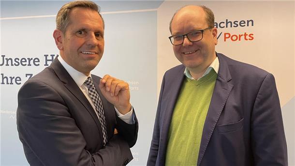 Die Minister Olaf Lies (Links) und Christian Meyer wollen sich dafür einsetzen, dass der Generalplan Wesermarsch unabhängig von dem aktuellen Verfahren zur Weservertiefung umgesetzt wird.