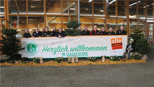 Die Mitglieder der beiden Vereine bei ihrem Besuch in Magdeburg: Frank Burwieck-Eylmann (von links), Tobias Nöppert, Dennis Brandt, Marcel Nöppert, Thomas Oetjen, Manfred Lemme, Hartmut Peters, Gert Dölling, Michael von Bargen, Reiner Hardekopf und Johann Witte.