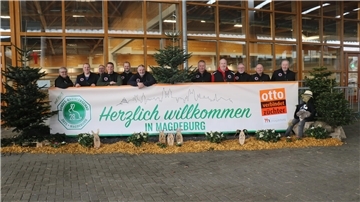Die Mitglieder der beiden Vereine bei ihrem Besuch in Magdeburg: Frank Burwieck-Eylmann (von links), Tobias Nöppert, Dennis Brandt, Marcel Nöppert, Thomas Oetjen, Manfred Lemme, Hartmut Peters, Gert Dölling, Michael von Bargen, Reiner Hardekopf und Johann Witte.
