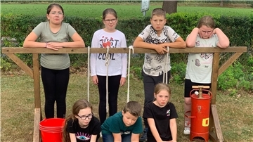 Die Mitglieder der Kinderfeuerwehr Geestequelle sind traurig. Wenn keine neuen Betreuer gefunden werden, fehlt ihnen ein wichtiges Hobby und der Feuerwehr bald der Nachwuchs.
