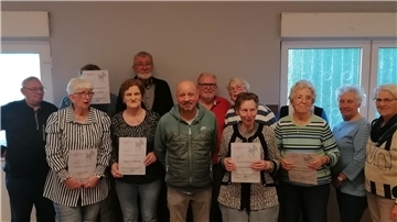 Die Mitglieder des Heimatvereins Club Weserstrand bei der Jahreshauptversammlung 2025 