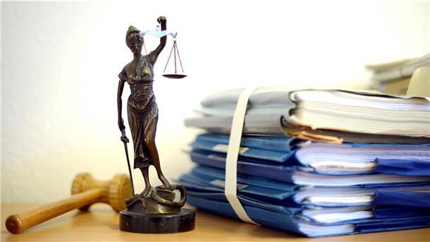 Eine Statue Justitia