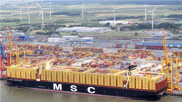 So emotional war die Taufe des weltgrößten Containerschiffs in Bremerhaven Die „MSC Michel Cappellini“ an der Stromkaje.