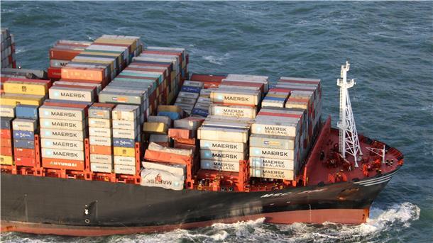 Die „MSC Zoe“ ist in der Nordsee unterwegs und hat durch den Sturm auf dem Weg nach Bremerhaven Ladung in der Nordsee verloren. Vor sechs Jahren ereignete sich das spektakuläre Unglück. Forscher der Jade Hochschule in Elsfleth haben Lösungen gefunden, die Folgen solcher Havarien in Grenzen zu halten.