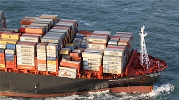 Die „MSC Zoe“ ist in der Nordsee unterwegs und hat durch den Sturm auf dem Weg nach Bremerhaven Ladung in der Nordsee verloren. Vor sechs Jahren ereignete sich das spektakuläre Unglück. Forscher der Jade Hochschule in Elsfleth haben Lösungen gefunden, die Folgen solcher Havarien in Grenzen zu halten.