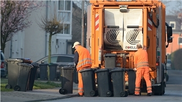 Die Müllgebühr wird in der Wesermarsch erhöht.