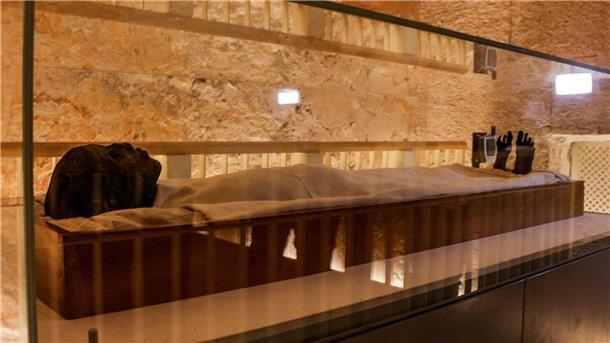 100 Jahre Tutanchamun: Wie Howard Carter einen Star ausgrub Die Mumie des altägyptischen Königs Tutanchamun ist im Tal der Könige ausgestellt.