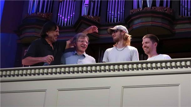Die Musiker Andreas Borbe (von links), Dietrich Wimmer, Richard Borbe und Jeremias Otto genießen den Schlussapplaus. 