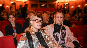 Die Musikerin Peaches (l) bei der Verleihung der 38. Teddy Awards.