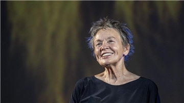 Die Musikerin und Regisseurin aus den USA, Laurie Anderson, fragt sich, warum sie vor dem Antreten der Professur in Essen zu ihren politischen Ansichten befragt wird.
