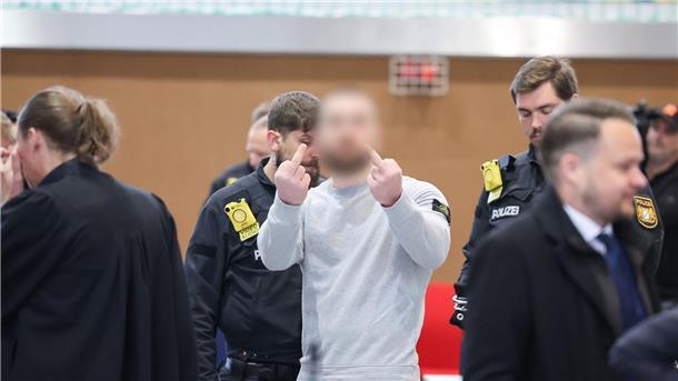 Bundesweit Geldautomaten gesprengt - Prozess beginnt erneut Die mutmaßliche Beute der Geldautomaten-Sprenger: mehr als 3,3 Millionen Euro.