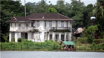 Die Mutter von Aung San Suu Kyi hatte die Villa nach der Ermordung des Vaters, General Aung San, 1947 von Birmas damaliger Regierung erhalten.