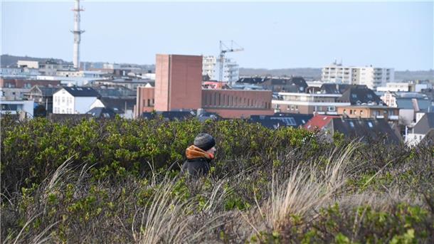 Quadratmeter-Preis auf Sylt im Schnitt bei etwa 14.400 Euro Die Nachfrage nach Wohnraum ist auf Sylt groß - im Schnitt kostet ein Quadratmeter Haus über 14.000 Euro.