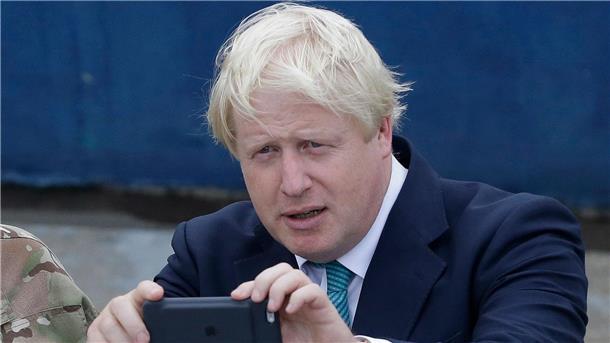 WhatsApp-Streit: Johnson erhöht Druck auf Regierung Die Nachrichten auf dem Handy von Boris Johnson sind von großem Interesse.