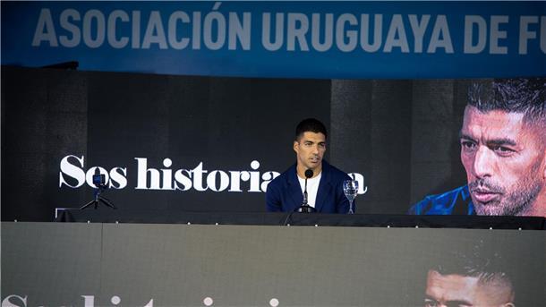 Uruguays Stürmerstar Suárez tritt aus Nationalteam zurück Die Nationalmannschaft von Uruguay verliert ihren Rekordtorschützen.