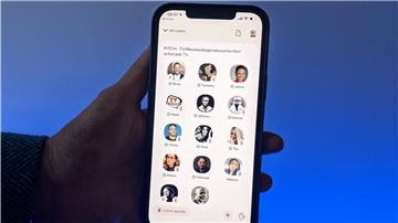 Die neue App Clubhouse vereint viele Menschen beim Anhören von Unterhaltungen zu allen denkbaren Themen.