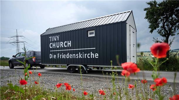 Mobile Tiny Church: Mini-Kirche auf Rädern und zum Ausleihen Die neue Tiny Church aus Paderborn ist buchbar.