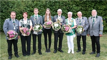 Die neuen Majestäten des Oste-Hamme-Rings mit dem Ring-Königspaar Dennis Gerdel und Bianca Burfeind. 