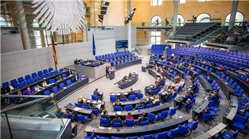 Die neuen Schwellenwerte, durch die Schätzungen zufolge rund 52.000 Unternehmen in eine niedrigere Kategorie mit geringeren Anforderungen rutschen, gelten bereits rückwirkend für den Jahresabschluss 2023.