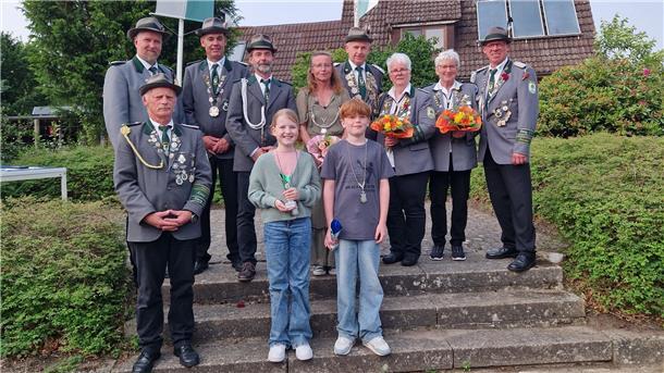 Volles Königshaus beim Barcheler Schützenverein Die neuen Würdenträger des Schützenvereins Barchel.