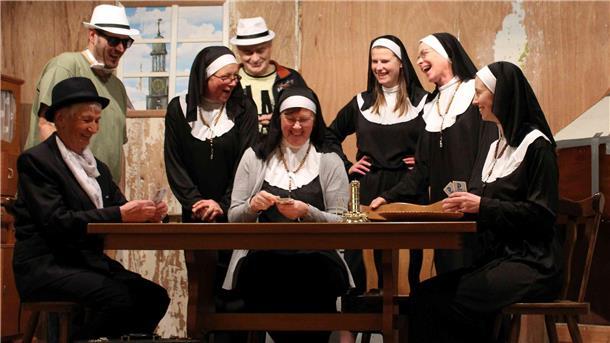 Die Nonnen im Kloster Köenhoff vertreiben sich gerne mit Pokern die Zeit. 