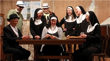 Die Nonnen im Kloster Köenhoff vertreiben sich gerne mit Pokern die Zeit. 