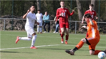 Der 1. FC Nordenham mit Spielertrainer Mehmet Ari spielt in der Fußball-Kreisliga gegen den TV Metjendorf.