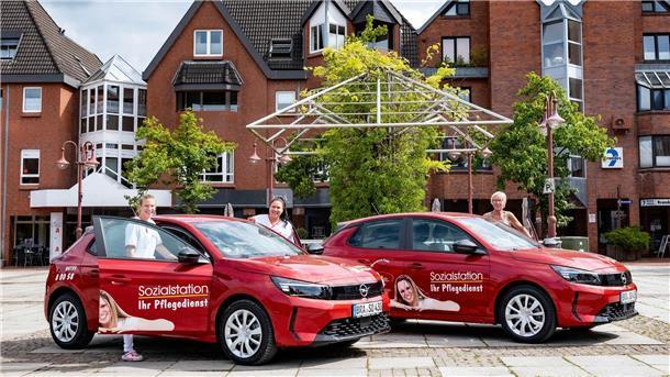 Neue rote Opel Corsa für die häusliche Pflege in der Wesermarsch Die Nordenhamer Sozialstation hat 18 neue Dienstkraftfahrzeuge erhalten.