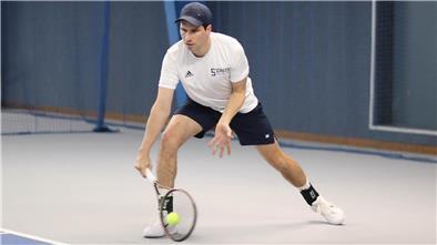 Sebastian Strehle spielt Tennis für den TK Nordenham