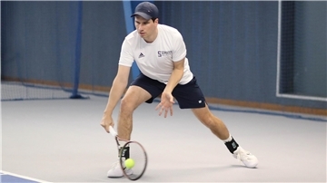 Sebastian Strehle spielt Tennis für den TK Nordenham