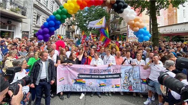 CSD-Parade in Hamburg: „Der absolute Wahnsinn!“ Die Parade zum Christopher Street Day findet in Hamburg traditionell am ersten Samstag im August statt.