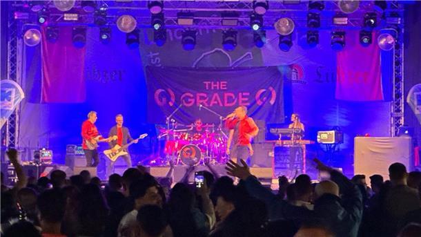 Die Partybesucher in Tarmstedt können sich am Freitagabend bei der Ü-30-Party auf eine Live-Bühnenshow mit der Band The Grade freuen.