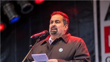 Die Passage im CDU-Grundsatzprogramm sei „ein weiterer Versuch der Christlich Demokratischen Union in trüben Gewässern zu fischen, um Muslime zu stigmatisieren“, sagt der Zentralrats-Vorsitzende Aiman Mazyek.
