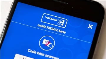 Die Payback-App auf einem Smartphone: Das Unternehmen hat Edeka und die Sparkassen als künftige Partner gewonnen.
