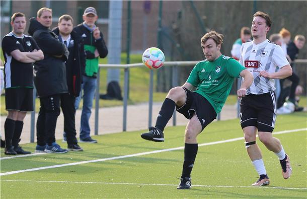 SV Phiesewarden gegen SG Schwarz-Weiß Oldenburg in der Fußball-Kreisliga