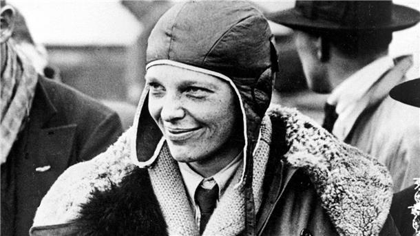 Trump will Geheimakten über Pilotin Amelia Earhart freigeben Die Pilotin Amelia Earhart hatte als erste Frau den Atlantik überflogen. (Archivbild von 1928)