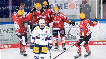Die Pinguins jubeln, Berlin fährt mit hängenden Köpfen vom Eis - diese Szenerie wollen die Bremerhavener Eishockey-Fans am Sonntag gerne in der Eisarena sehen.