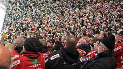 Die Pinguins treffen heute auf München - und erhalten einen mega Support von ihren Fans.