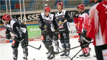 Die Pinguins um ihre Topstürmer Jan Urbas und Ziga Jeglic freuen sich auf den Start in die Champions Hockey League in Zürich.