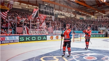 Die Pinguins um Topstürmer Ziga Jeglic wurden auch nach dem Aus von ihren Fans gefeiert. Die Anhänger honorierten den Einsatz der Mannschaft, die alles in die Partie gegen Genf geworfen hat.