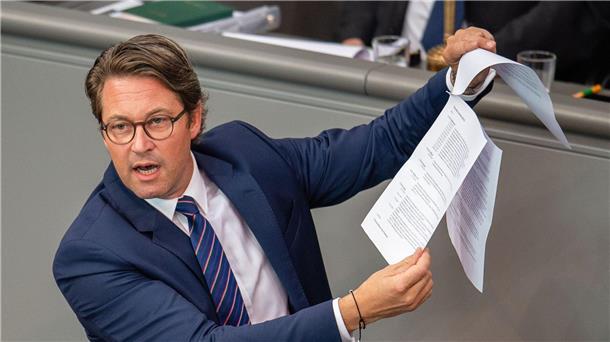 Bund prüft wegen Pkw-Maut Regressforderung gegen Scheuer Die Pkw-Maut war das Prestigeprojekt des damaligen Verkehrsministers Andreas Schauer und seiner CSU.